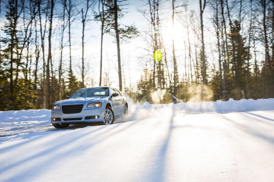  Chrysler 300C Glacier Edition 2013 года  (фото 11 из 31)
